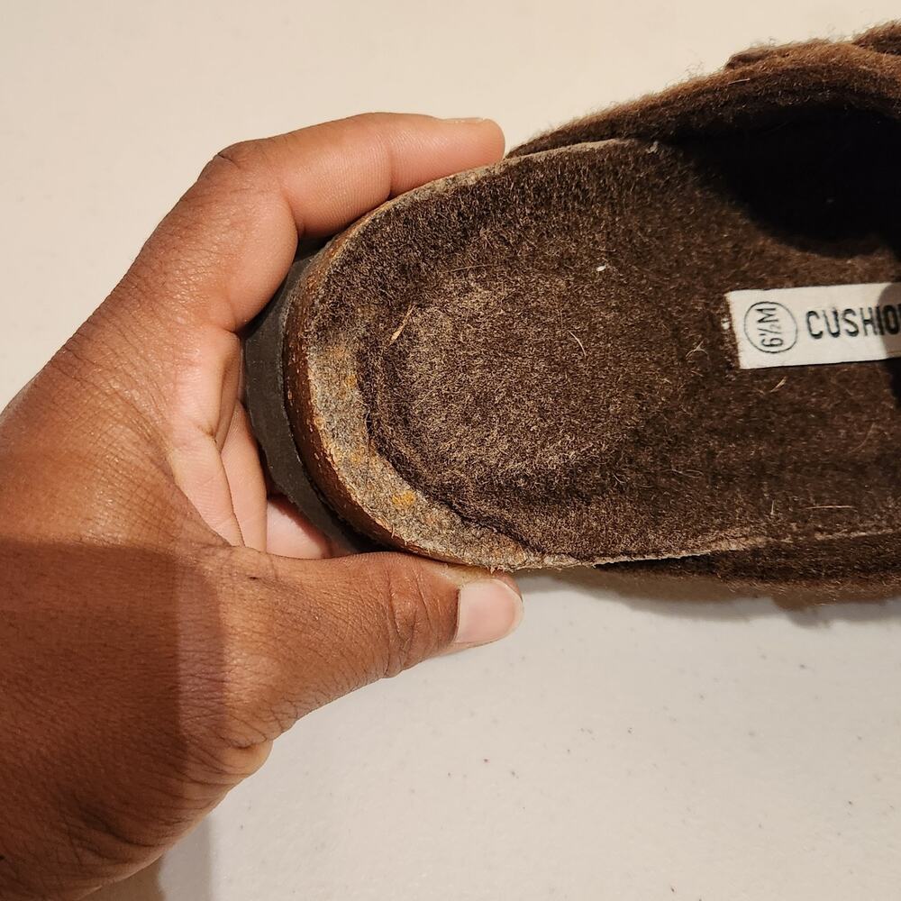 Cushionaire Sz 6.5 Fuzzy Chocolate Brown Clog Mules Slides Cozy Fall Shoes - Picture 6 of 11